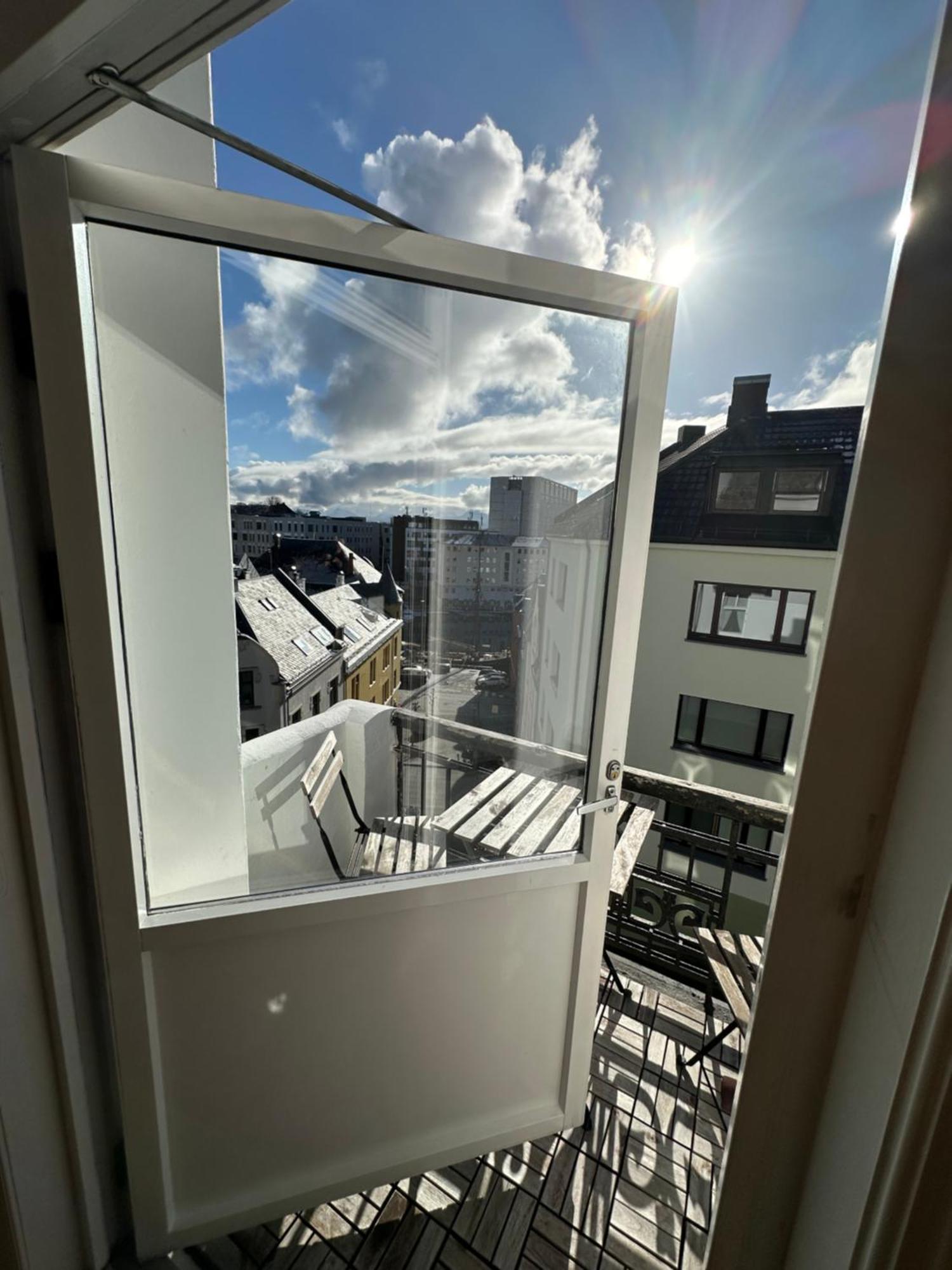 Stylish Big Jugend Art Nouveau Apartment With Balcony Heart Of Ålesund Esterno foto